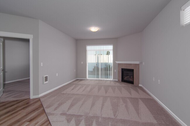 Building Photo - 3 Bed 2 Bath single level home in gated pr...