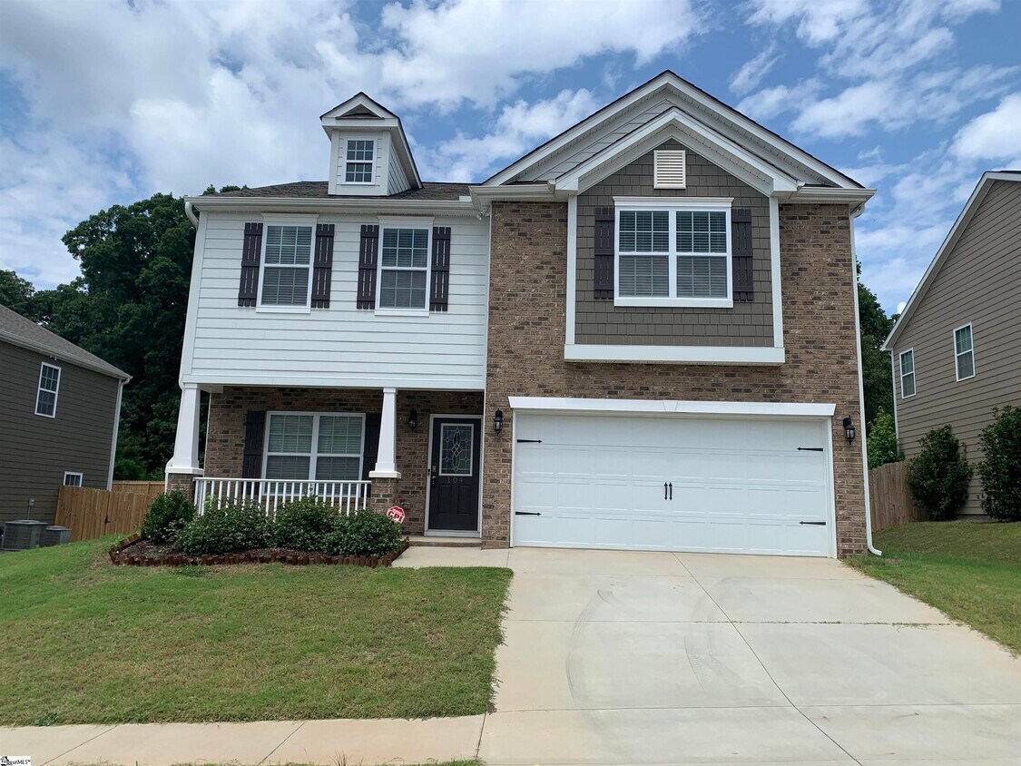 Foto principal - 104 Hartwood Lake Ln