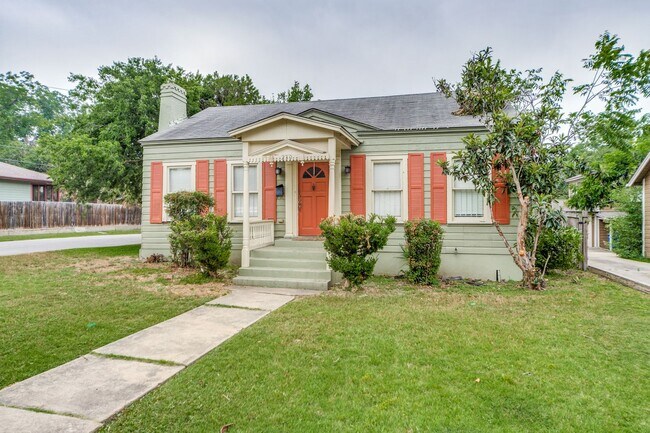 Foto del edificio - CHARMING 3-BEDROOM IN MAHNCKE PARK