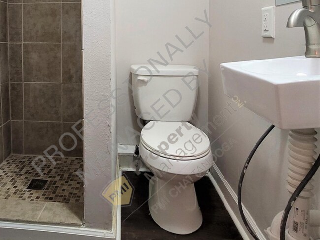 Building Photo - **Get 1/2 Off Your First Month**