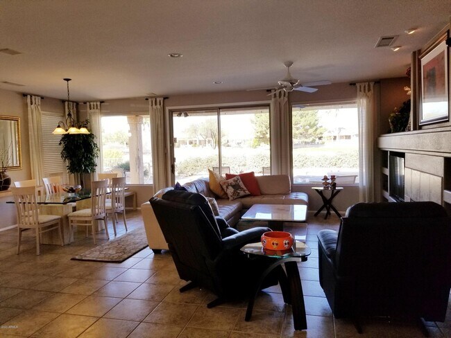 Foto del edificio - 15360 W Sierra Vista Dr