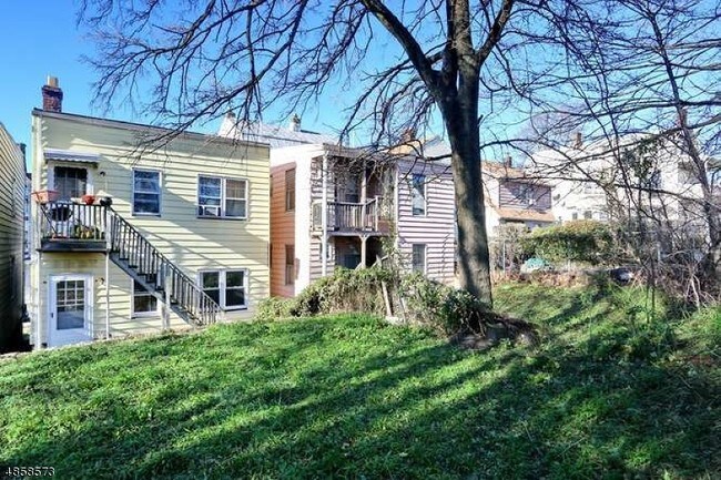 Building Photo - 164 Watson Ave
