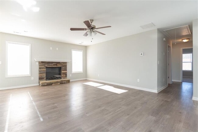 Building Photo - 107 Grandview Dr