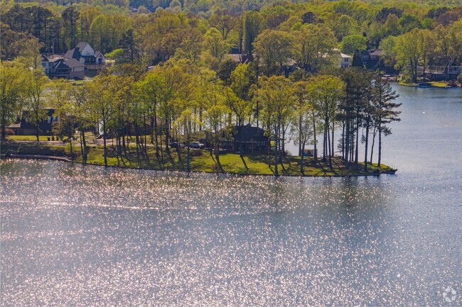 Numerous peninsulas make up the complex shoreline of Garner Lake.