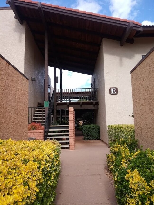 Foto del edificio - Fully Furnished Condo in Oak Creek Village