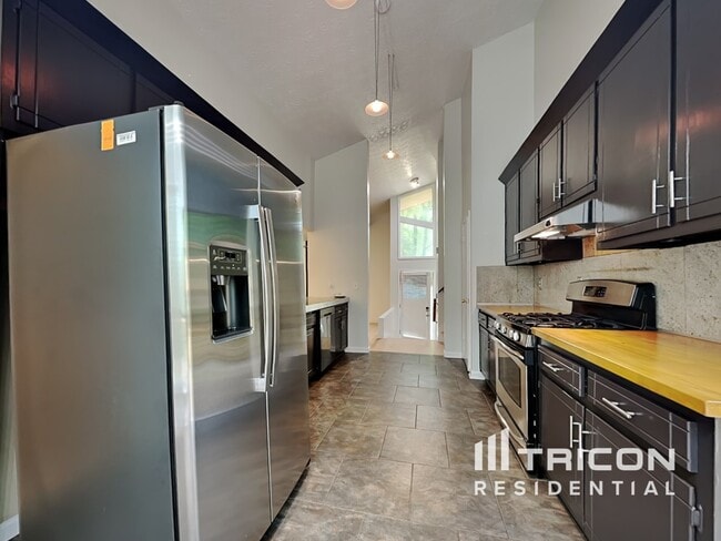 Building Photo - 628 Benson Hurst Dr SW
