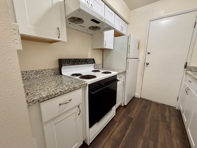 Building Photo - 1055 Mohr Ln