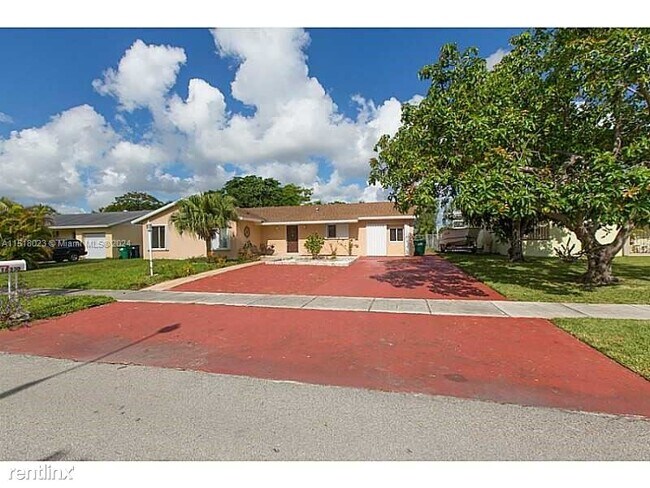 Building Photo - 4 br, 2 bath House - 16330 SW 109th Ave