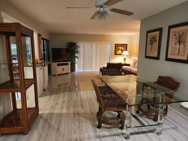 Foto del edificio - 3215 S Lakeview Cir