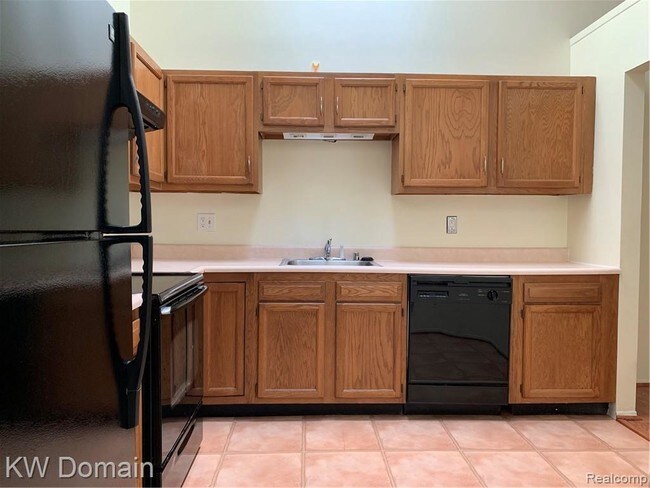 Building Photo - 41297 Southwind Dr