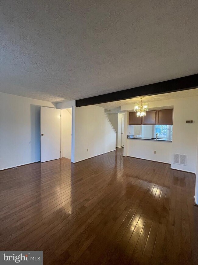Building Photo - 8277 Crestmont Cir
