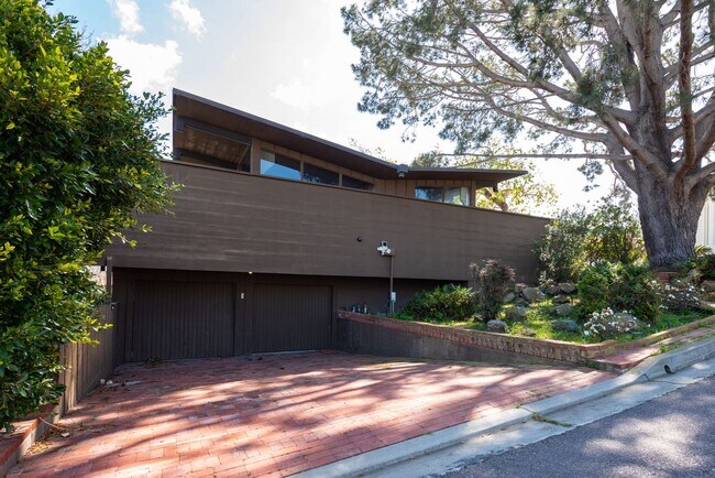 Building Photo - Gorgeous Historic Point Loma Harbor View H...