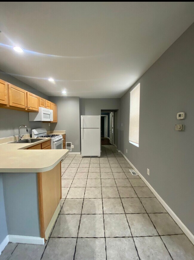 Building Photo - 3 Bedrooms 2.5 Bathrooms Voucher Accepted