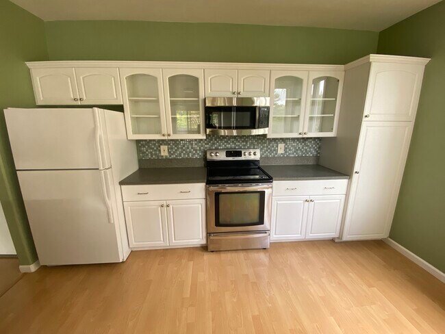 Cocina: Mucho espacio en los armarios - 95-976 Wikao St