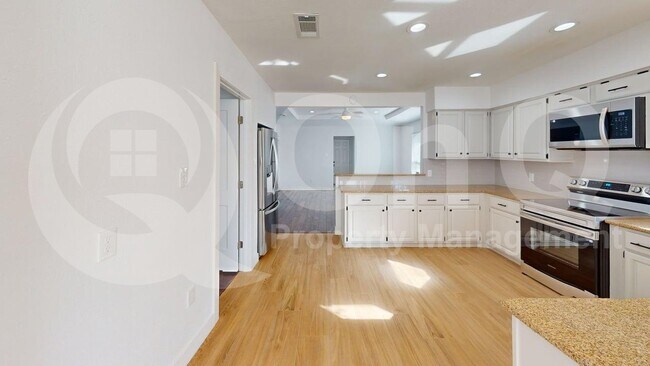 Building Photo - 18716 Sagewood Dr