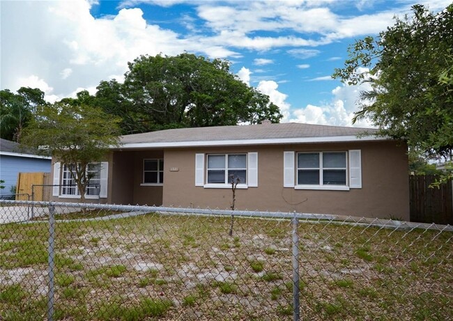 Building Photo - 1321 Overlea St