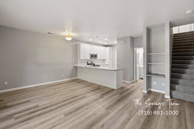 Foto del edificio - RECENTLY REMODELED 2BD TOWNHOME IN THE PIN...