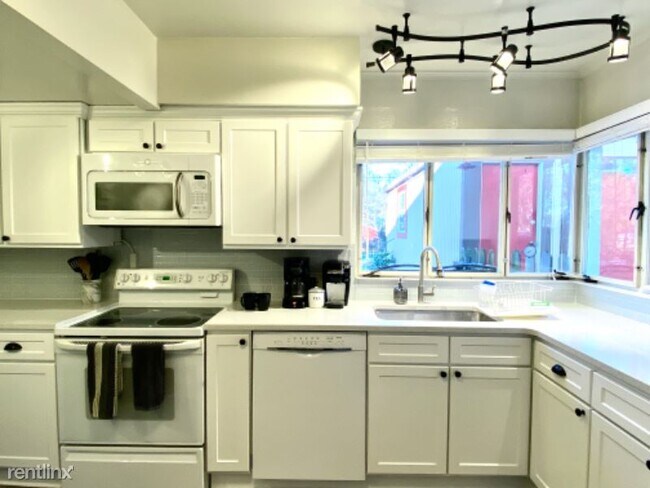 Building Photo - 2 br, 1 bath House - 803 Barton Dr