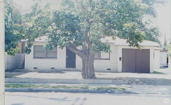 Building Photo - 4135-4143 Tyler Ave