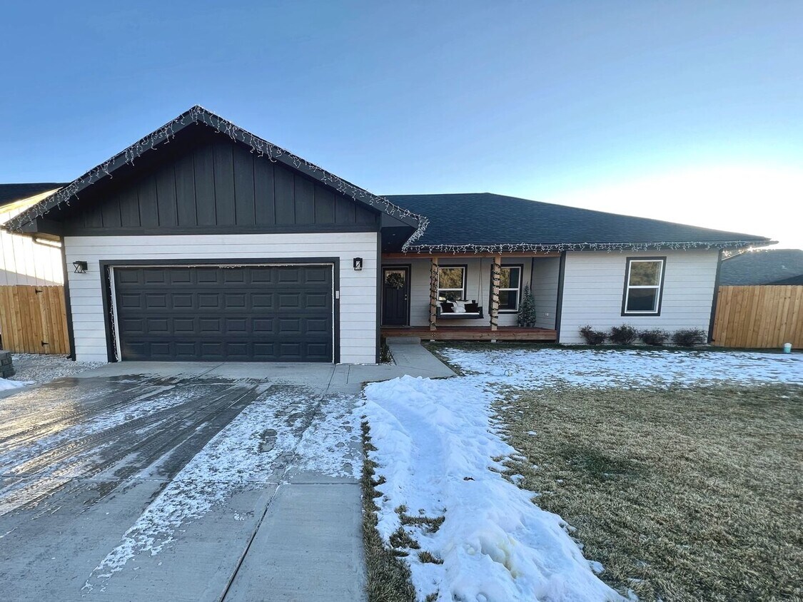 2201 Grand Ave, Silt, CO 81652 House Rental in Silt, CO