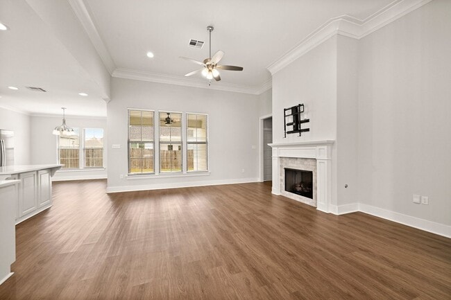 Building Photo - 545 Silverbill Ln