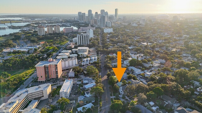 Building Photo - 1234 Beach Dr NE