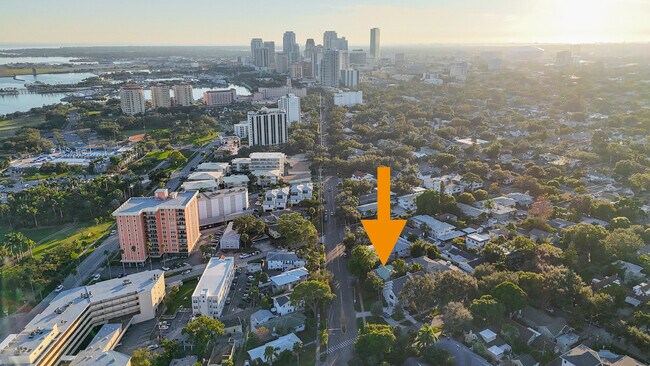 Foto del edificio - 1234 Beach Dr NE