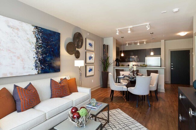 Building Photo - Luxury Living in Montrose 2/2
