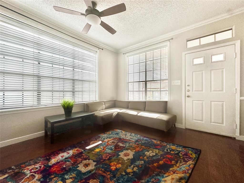 Foto principal - 2300 Leon St