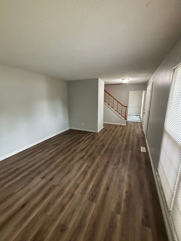 Building Photo - 2185 Cottontail Dr