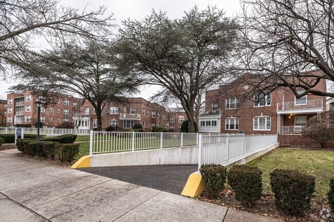 Foto del edificio - Northgate Cooperative Residence