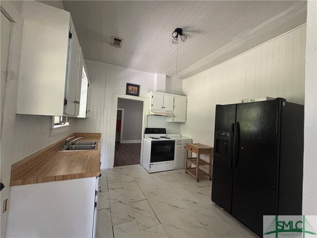 Foto del edificio - 180 McIntyre Rd