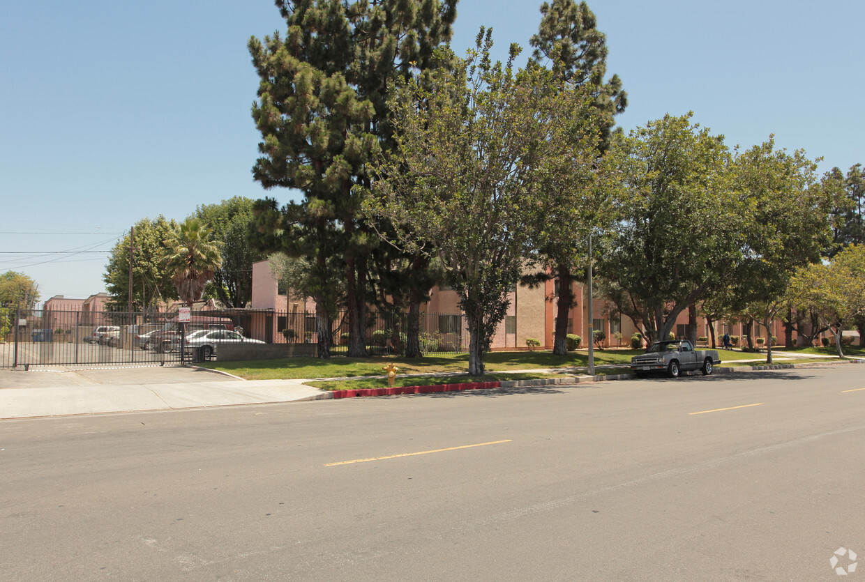 Building Photo - Banning Villa Apartments