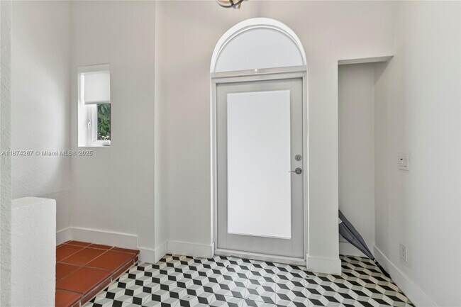 Foto del edificio - 2356 SW 16th Ave