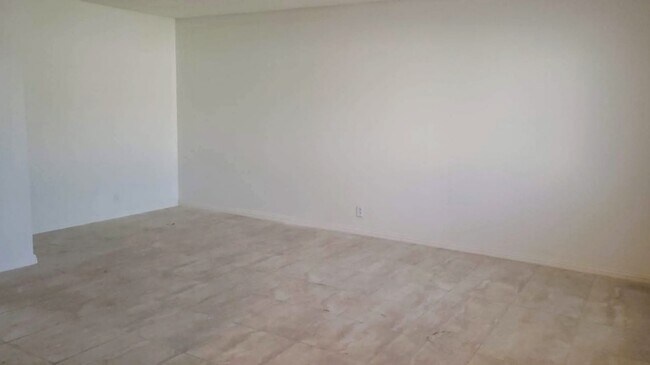 Foto del edificio - 5112 Pebble Beach Blvd
