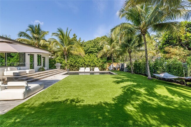 Foto del edificio - 373 NE 104th St