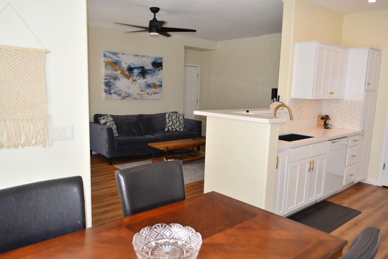 Foto principal - 7050 E Sunrise Dr