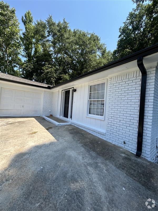Building Photo - 2066 Mulkey Rd SW