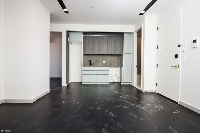 Foto del edificio - 3 br, 1.5 bath Apartment - 227 Winthrop St