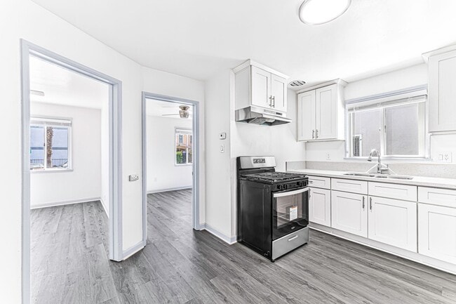 Building Photo - 727 Olive Ave