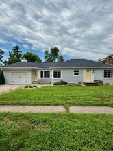 Building Photo - 212 Evelyn Ave
