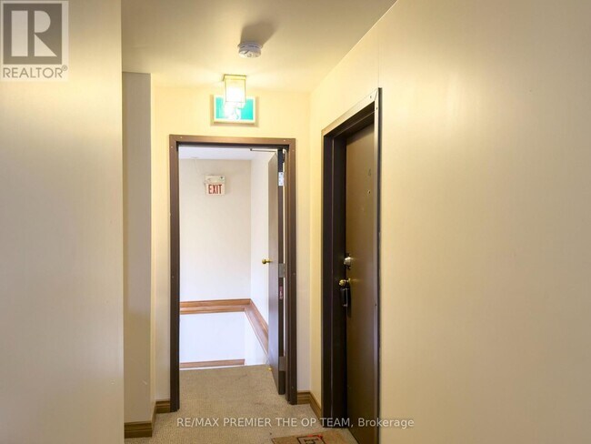 Photo du bâtiment - 2311 Major MacKenzie Dr.