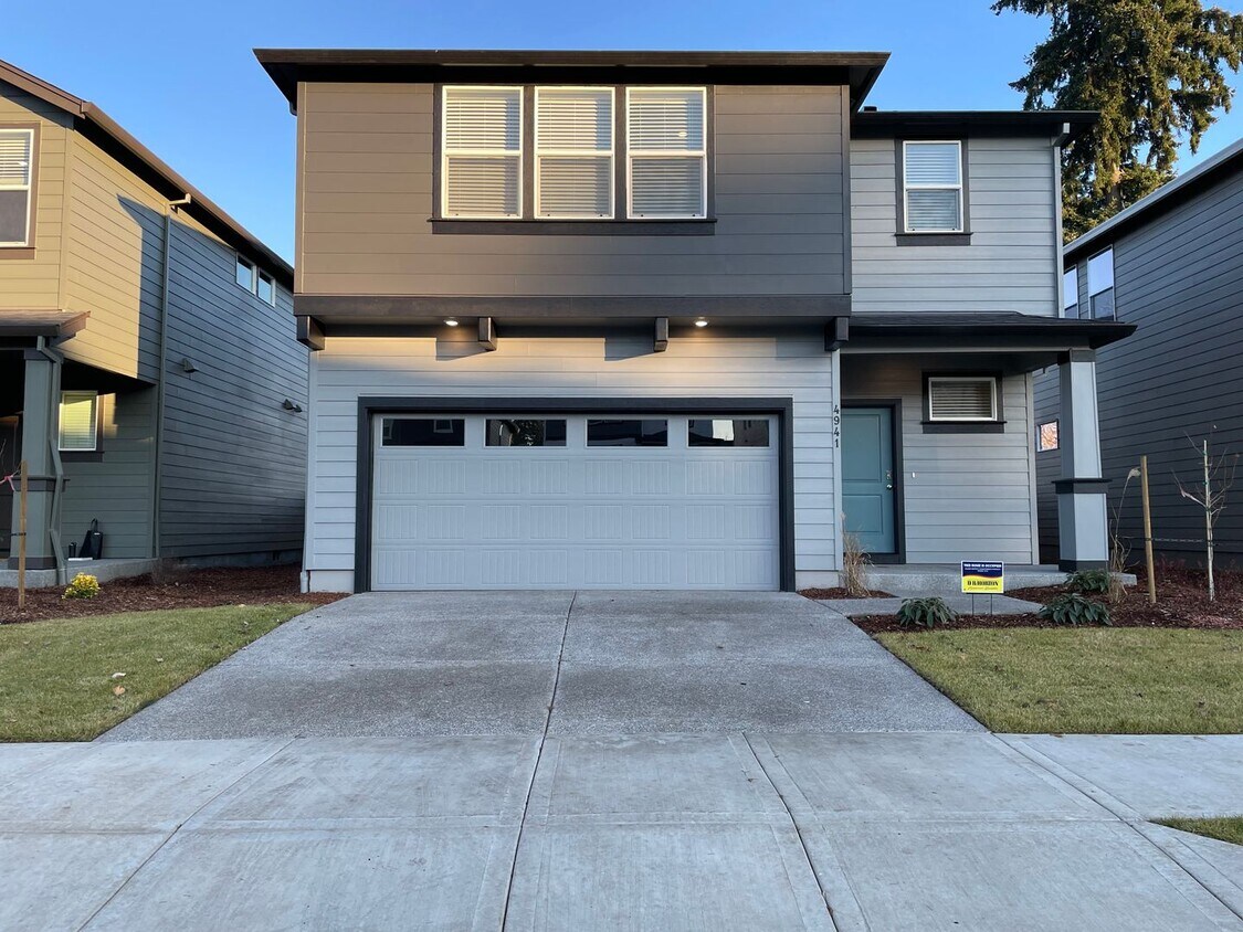 Primary Photo - NEWER BUILD 4 BED/2.5 BATH PLUS A HUGE BON...