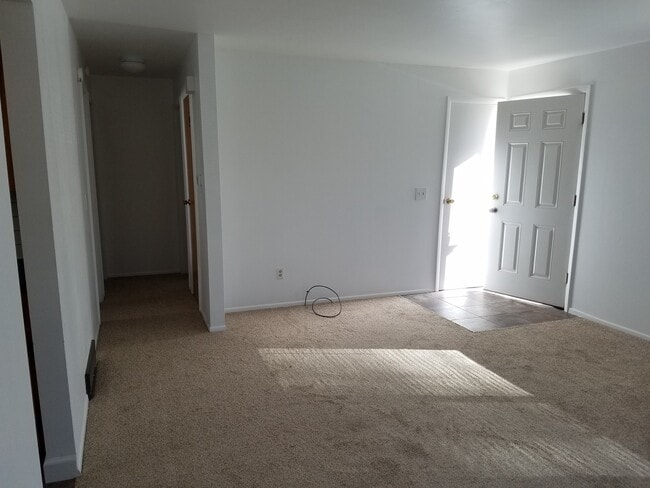 Building Photo - Triplex in Lafayette - 2 Bedroom 1 Bath End Unit