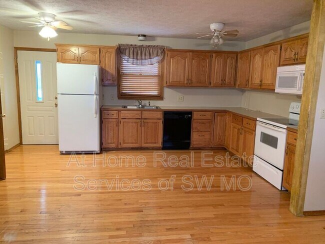 Building Photo - 3516 S Linden Ave