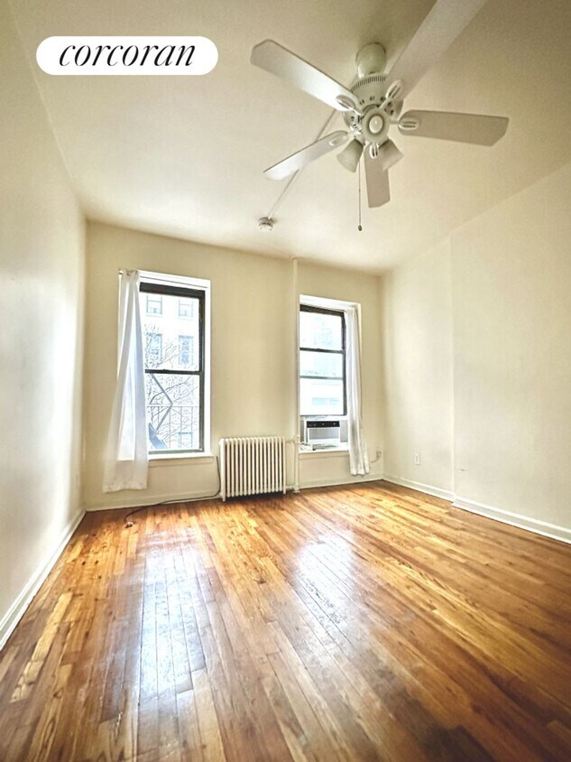 Foto principal - 444 W 49th St