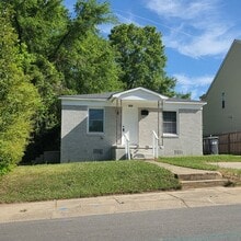Building Photo - 924 Holland Ave
