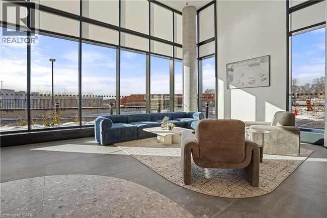 Building Photo - 25 Wellington St S