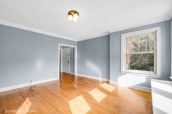 Foto del edificio - 3702 W 61st St