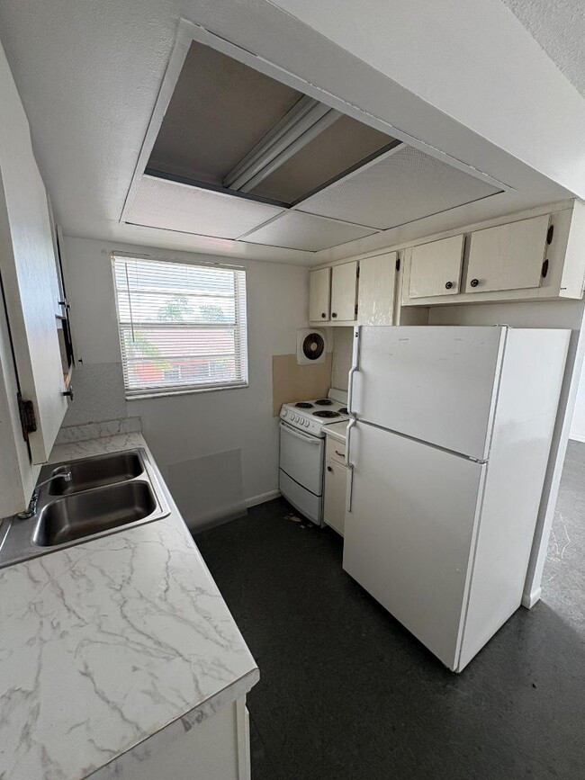 Photo - 1406 Barton Rd Apartment